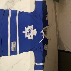 Authentic kids maple leafs jersey - size 4-7